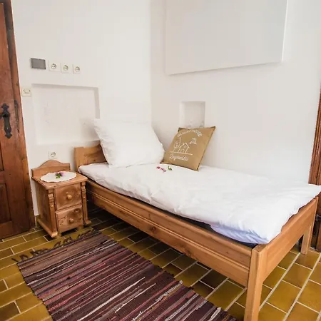 Dom wakacyjny Estate Zagmestri *