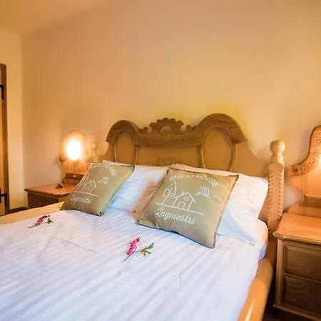 Dom wakacyjny Estate Zagmestri *