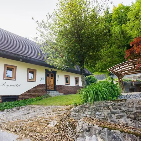 Dom wakacyjny Estate Zagmestri